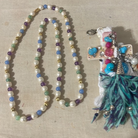 Religious beaded cross necklace. - Picture 2 of 4